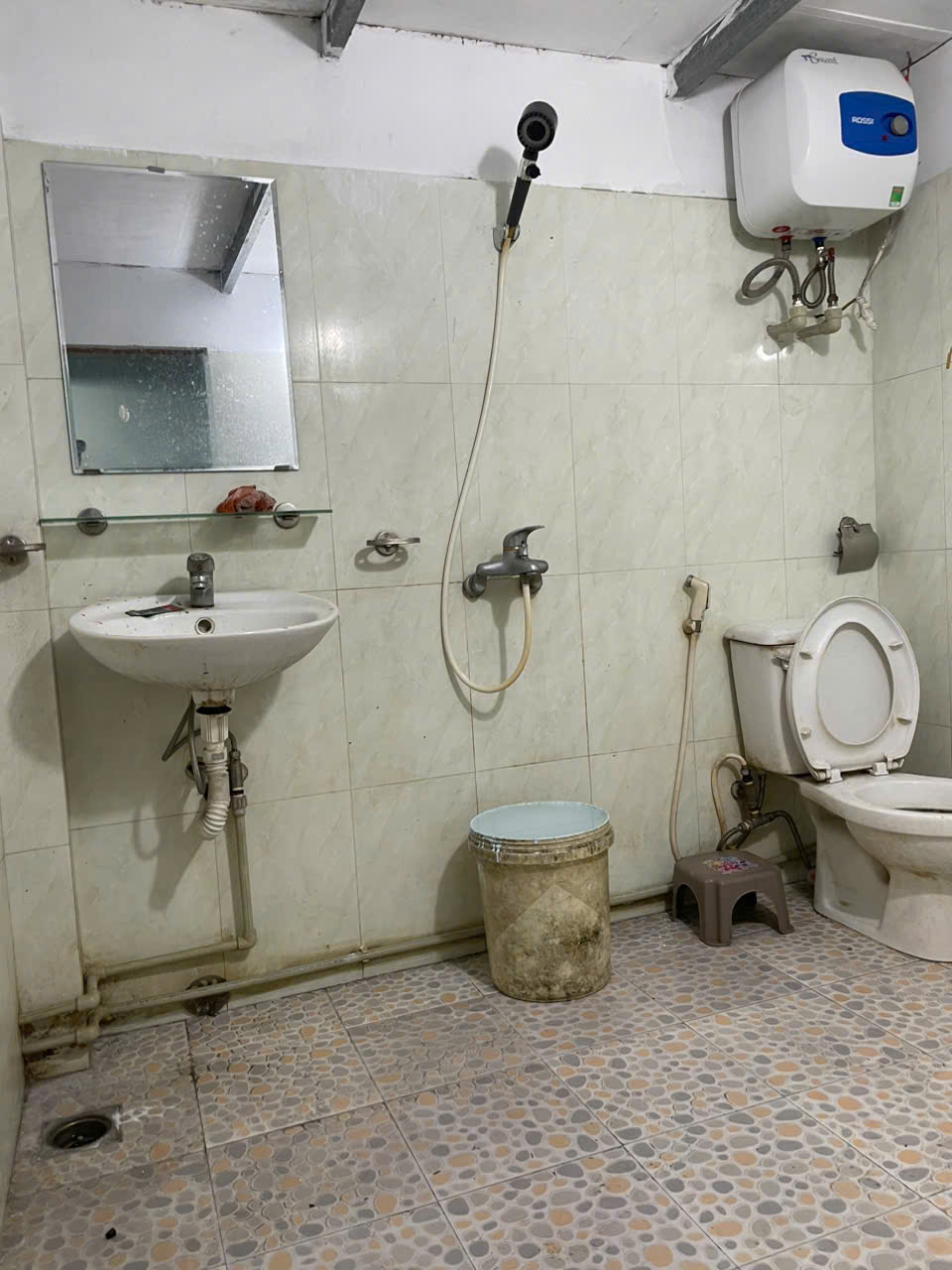 cho thuê nhà Hoàng Mai, Trương Định chỉ 5 Triệu, 50m2 x 1.5 tầng, 2 ngủ ở gđ, nhóm sv - Ảnh 4